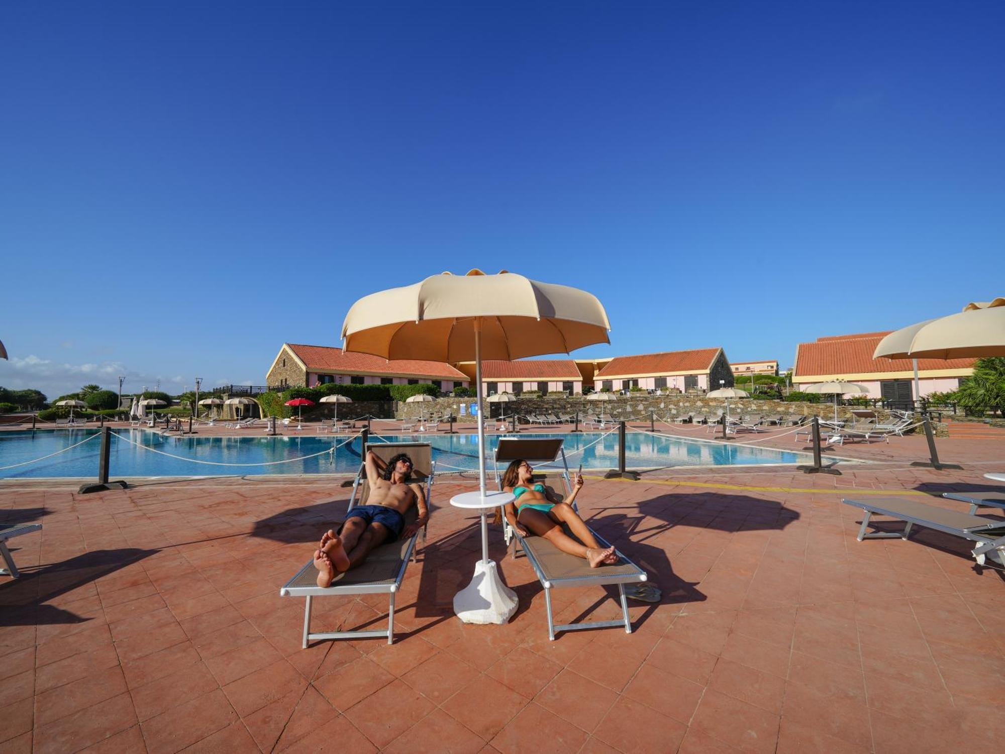 Le Tonnare Di Stintino - Beach Resort Exterior photo